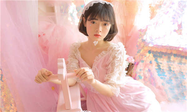 香格里拉供卵试管代怀生子多少钱？这一直是很多不孕不育家庭关注的话题。在中国，不孕不育的发生率越来越高，根据《中国不孕不育现状调研报告》显示，育龄夫妇的不孕不育率从20年前的3%增长至现在的12.5%-18.2%，患者人数高达6000万以上。在这样的背景下，许多家庭通过供卵试管来实现自己的生育梦想。那么，供卵试管代怀生子的费用到底是多少呢？